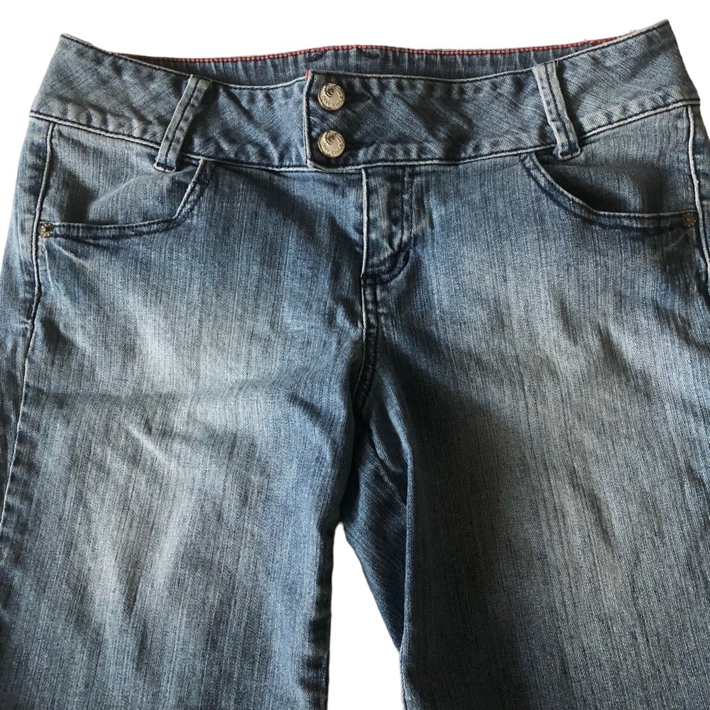 DKNY Jeans Low Rise Stretch Medium Wash Denim Bermuda Shorts - Picture 6 of 15